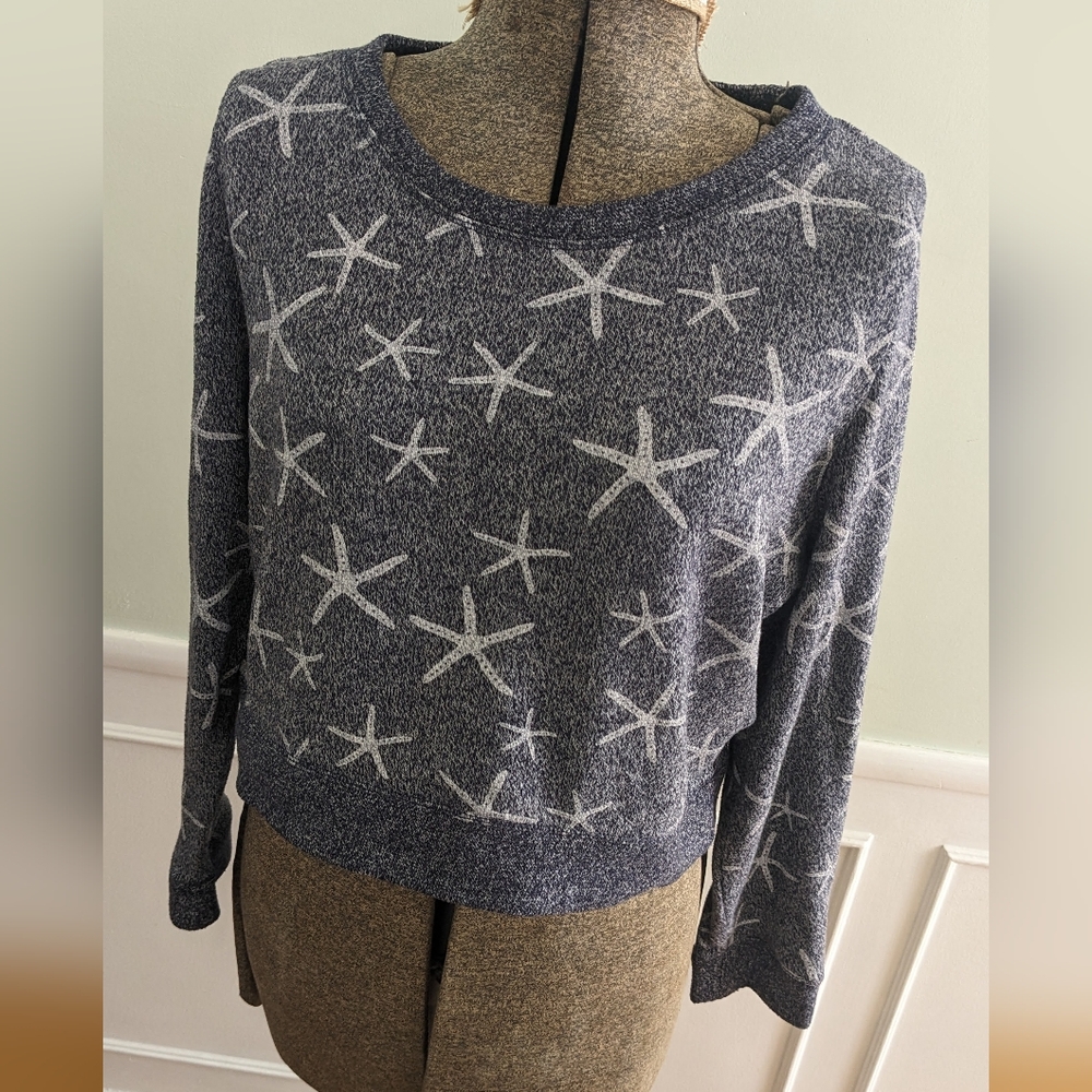 Make + Model Semi Crop Sweater. Starfish Print. Blue. Size XS